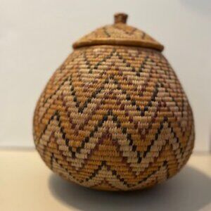 ZULU handmade Ukhamba Woven Basket with Lid